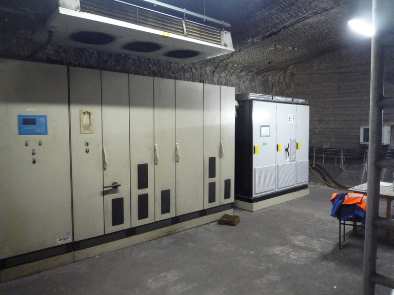 Mining: control cabinet for brine pumping system