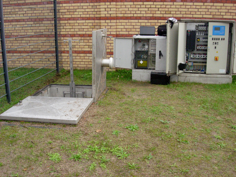 Electrical / control switchboard with underground pressure boosting system