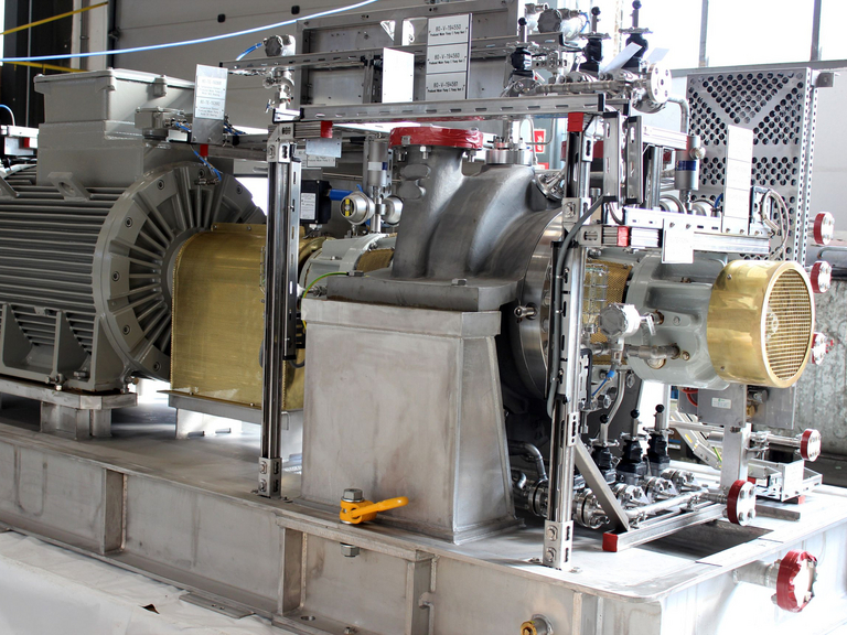 Nahaufnahme von einem BB2 (KGR) Produktionswasser Pumpenskid für eine Offshore Pumpenanwendung.