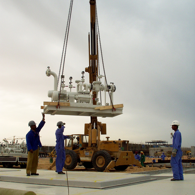 Aufbau Pumpenanlage in Saudi Arabien