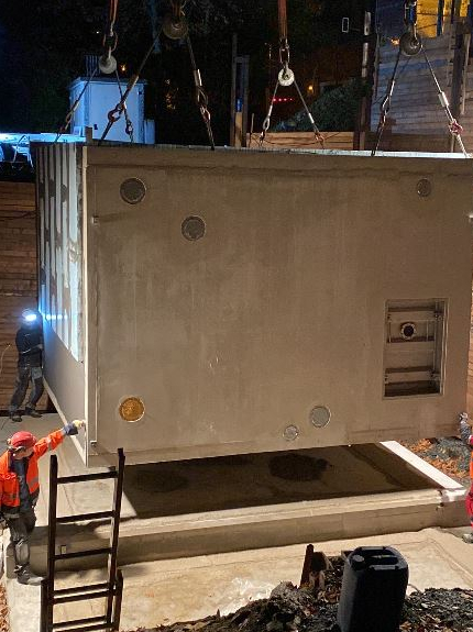 Pressure booster system in an insulated steel container for water supply in a hospital cellar.