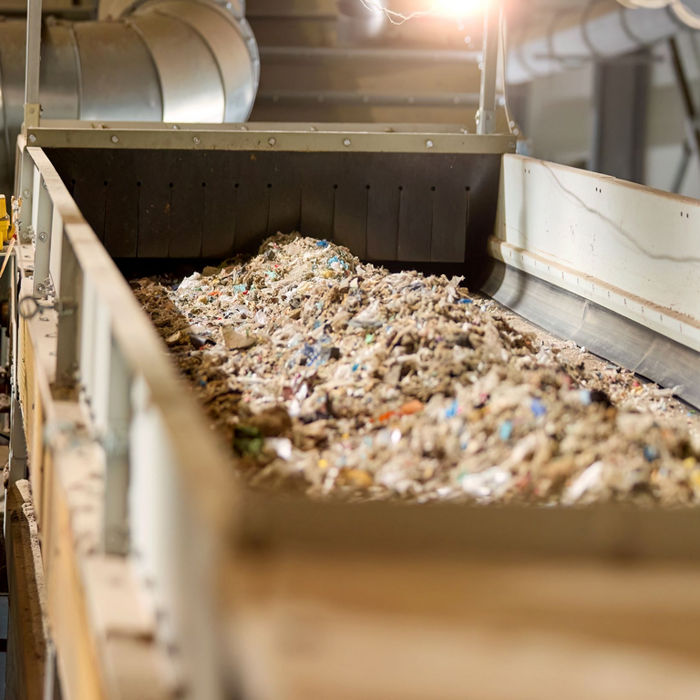 AdobeStock_828946076_Refuse-derived_fuel__RDF__on_belt_in_an_industrial_recycling_facility_Martin_Mecnarowski.jpg 