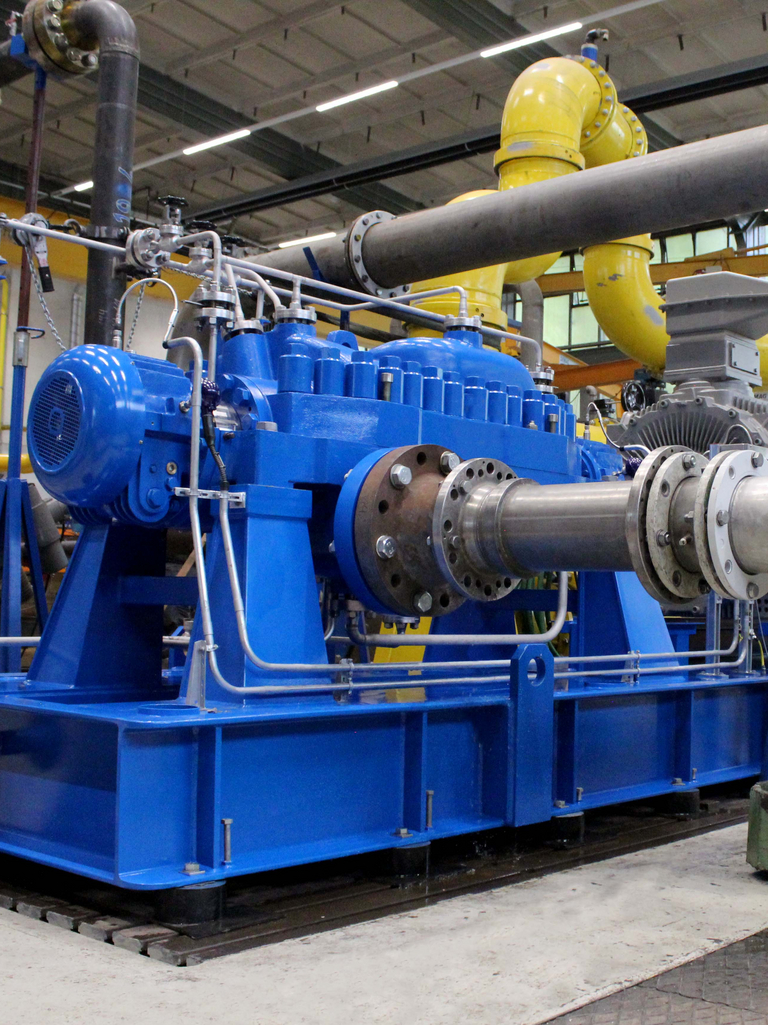 A close-up of the AMG API 610 Type BB3 pump on Apollo's test bench, demonstrating the high precision and technical excellence of our product.